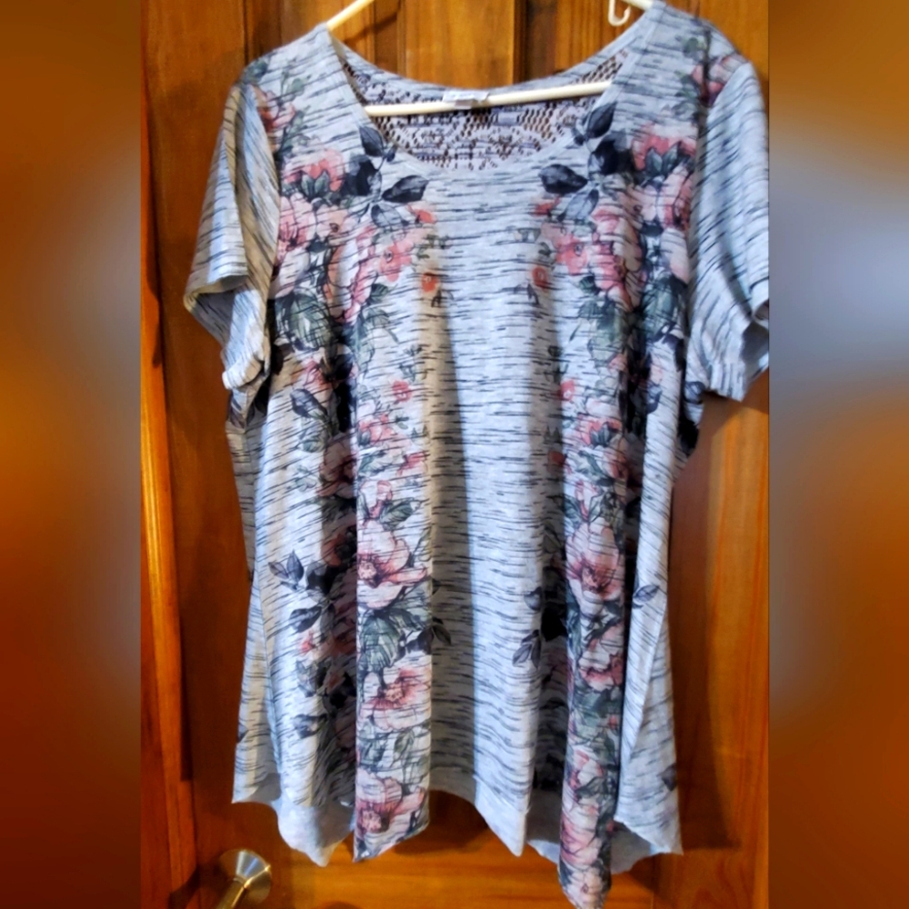 Avenue Women's Tee Sz 14/16